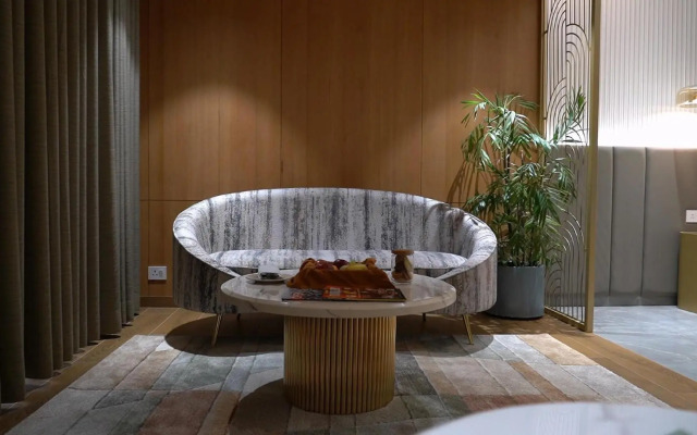 Seasons Hotel