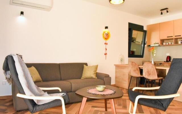 White Star Apartments