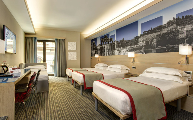 iQ Hotel Roma