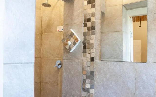 Strand Family studio en-suite 6 sleeper Kitchenette Helderberg CT