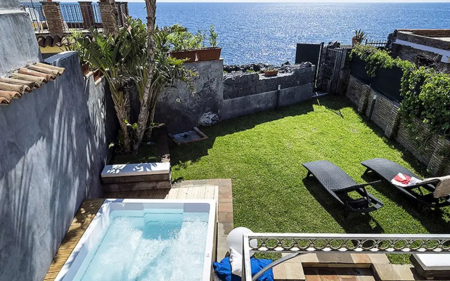 Luxurious Holiday Home in Acireale with Hot Tub