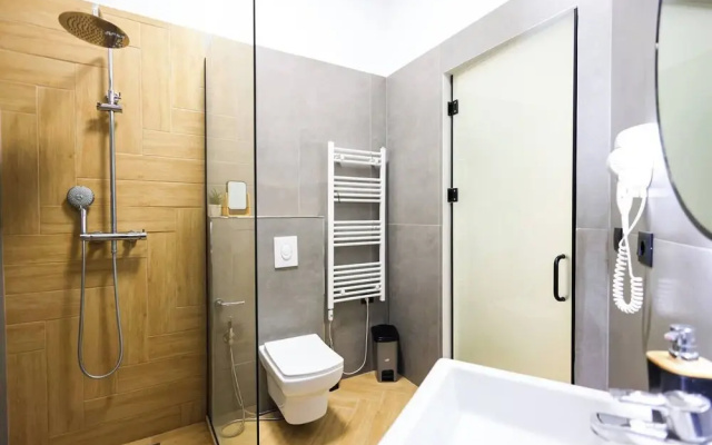 Grandstay Central 102