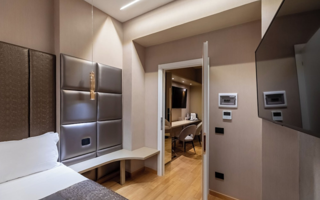 HELMIRAGE Frattina Suite
