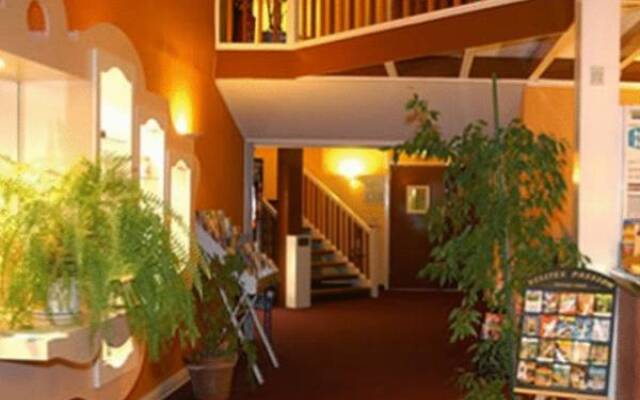 Halt Hotel