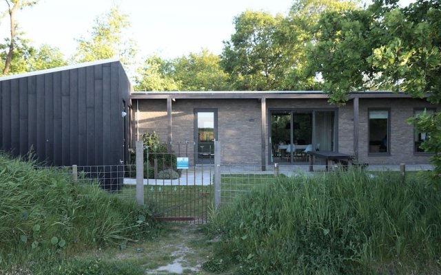 Tranquil Holiday Home in Ouddorp Near Nature Reserve