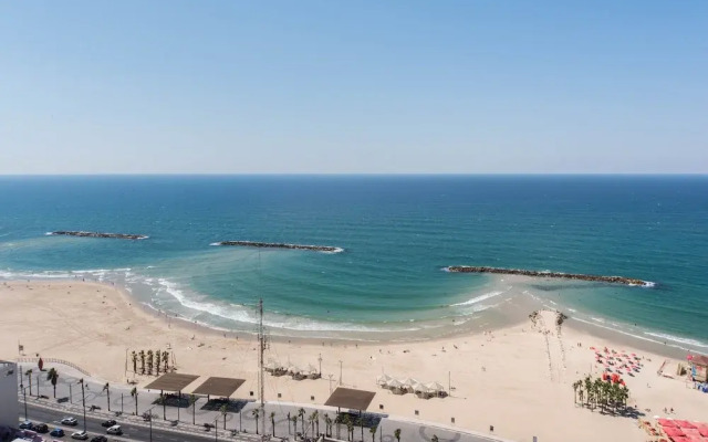 Full Sea View on The Beach With Balcony