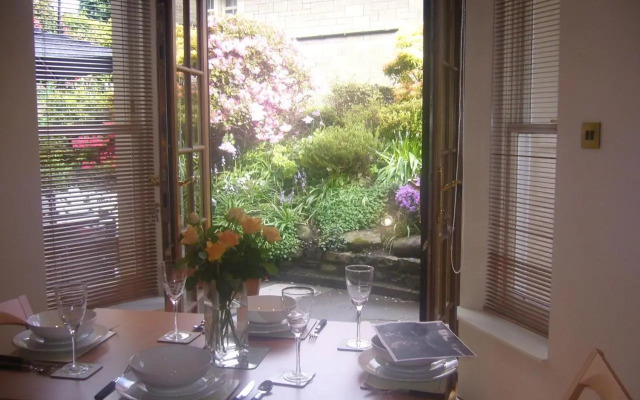 Kingsview Apartment
