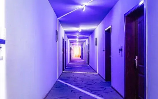Binjiang Yizhan Hotel