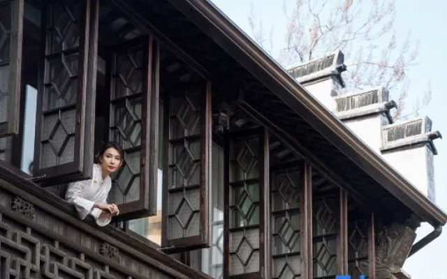 Yibaijian Designer Homestay in Nanxun.