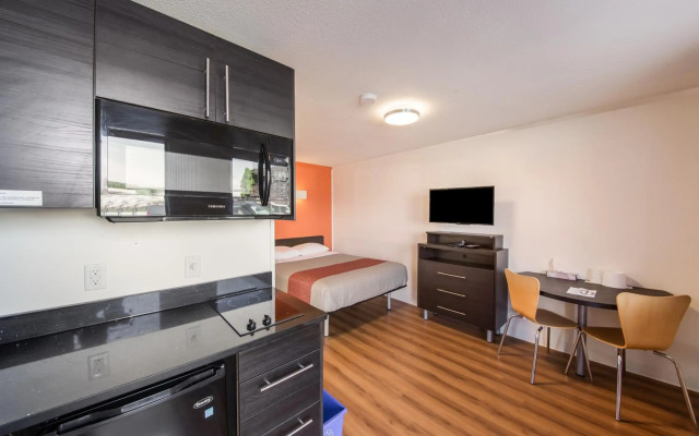 Motel 6 Cranbrook, BC