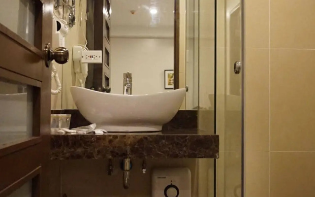 West Avenue Suites