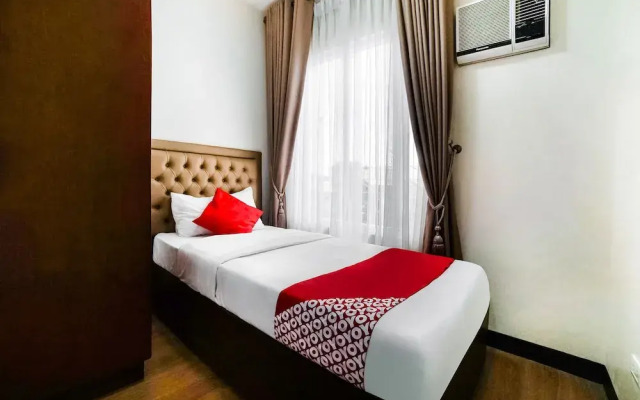 OYO 256 Sakura Suites