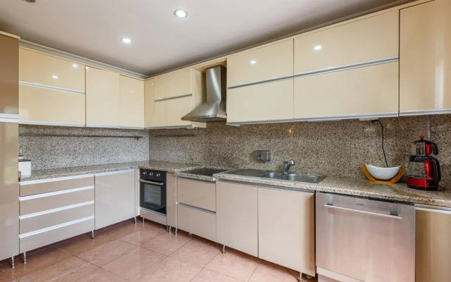 Charming Villa With Pool and Garden in Gebze