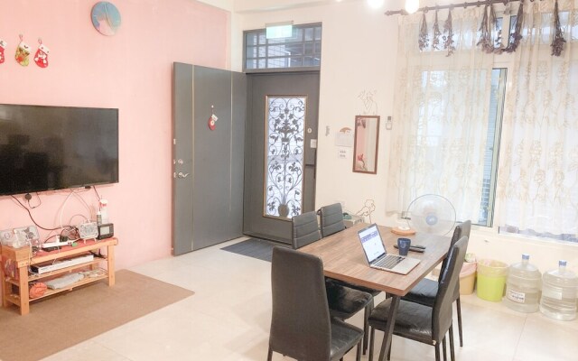 Eddie’s House Hostel