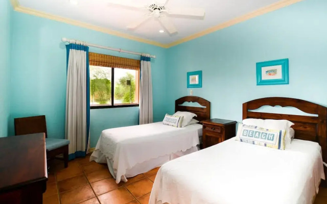 Spectacular - spacious unit in Flamingo in front of the beach