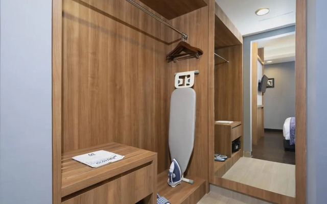 Batiqa Hotel Darmo - Surabaya