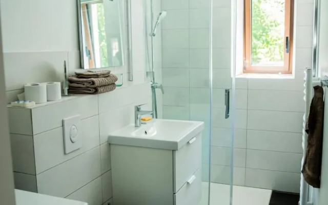 Bright, Modern Loft Comfortable Vacation Home