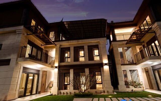 Xishuangbanna Jinghong Jinlong Jiarui Hot Spring Holiday Villa