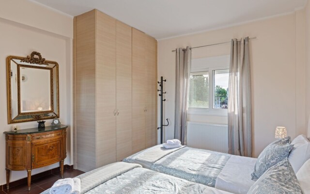 Inviting Holiday Home in Chalkida with Terrace