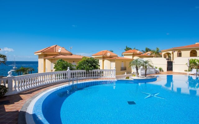 TROPICAL VILLA! Sea Front Terrace!
