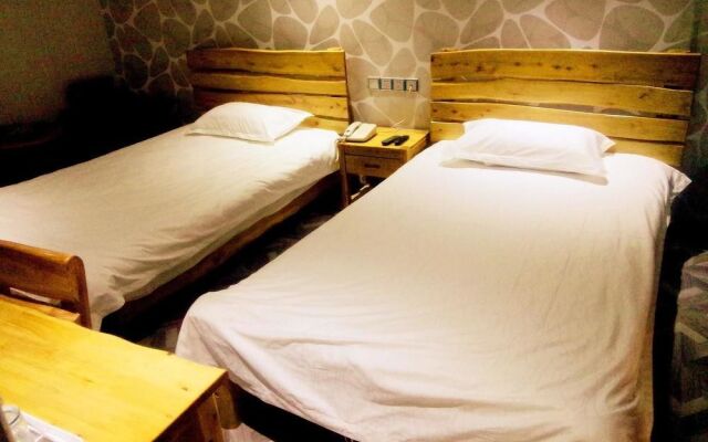 Longbai Business Hotel