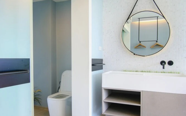 Hua Hin Luxury Beachfront Condo By Mon