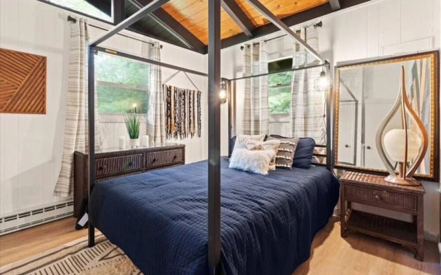 Unique 3Bedroom Poconos Chalet