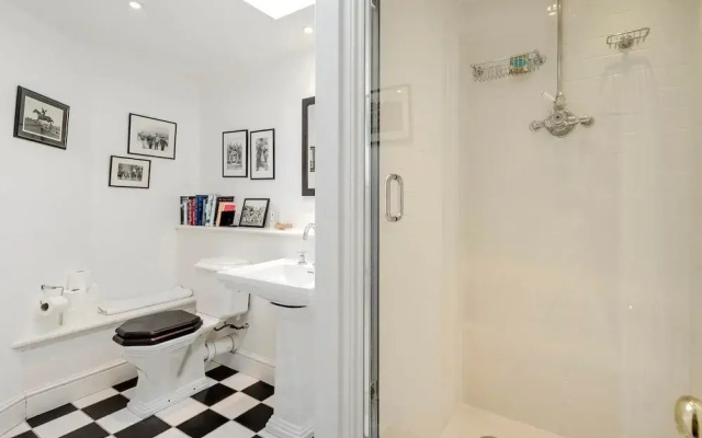 Beautiful Family Home w Garden Pool - Wimbledon