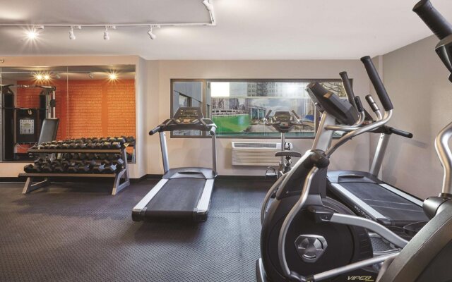 La Quinta Inn & Suites by Wyndham Chicago - Lake Shore