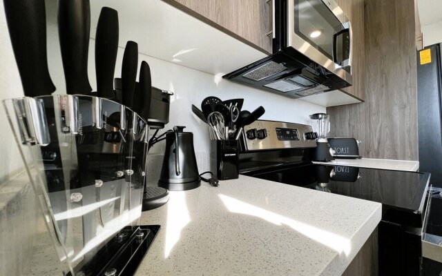 Green Luxurious 5BD Jungle House by FL Keys MIA