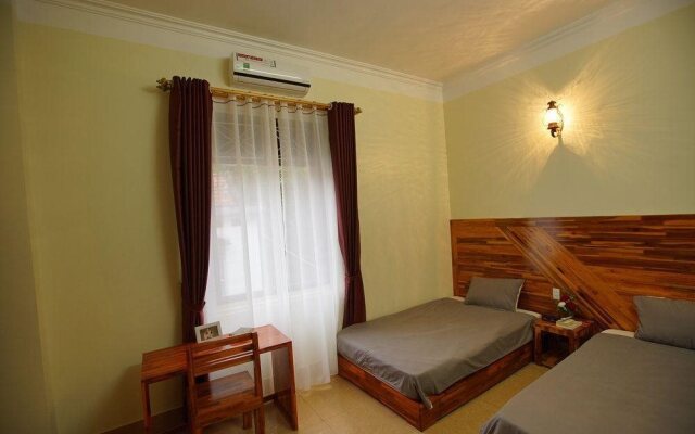 De Roses Ha Long Homestay Hostel