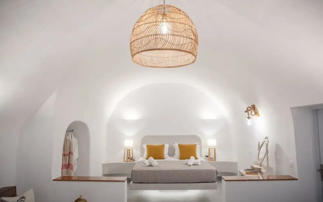 Sun Angelos Oia - Luxury Cave Suites
