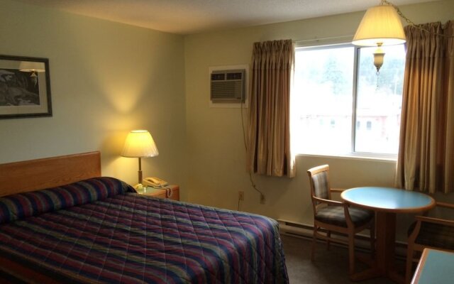 Selkirk Inn
