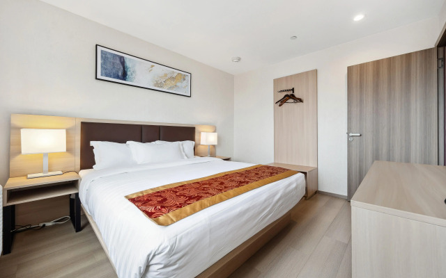 Ramada by Wyndham Flushing Queens