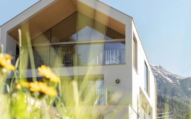Omaela Apartments