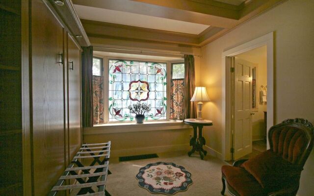 Kangaroo House B&B on Orcas Island