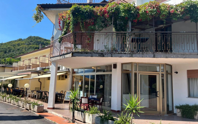 Hotel Bazzanega