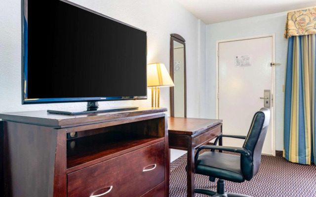 Quality Inn Sarasota North Near Lido Key Beach