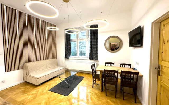 Karlin Balcony Apartment