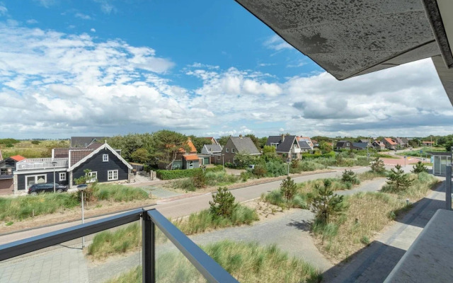 Beachside Apartment With Balcony