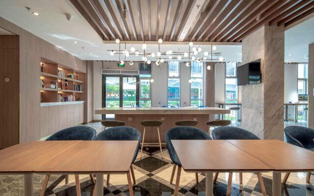 Holiday Inn Express Shanghai Jinqiao Central by IHG