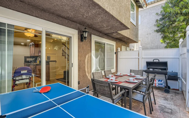 Stylish- Multi-level- Patio- Games - Fast Wifi-cm3