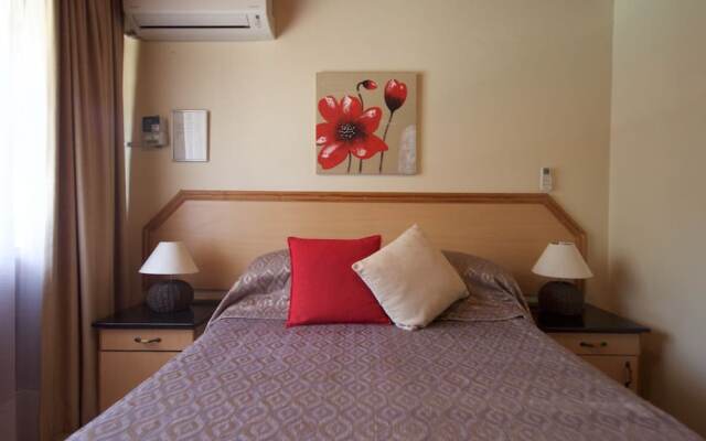 Flamingo Holiday Apartments