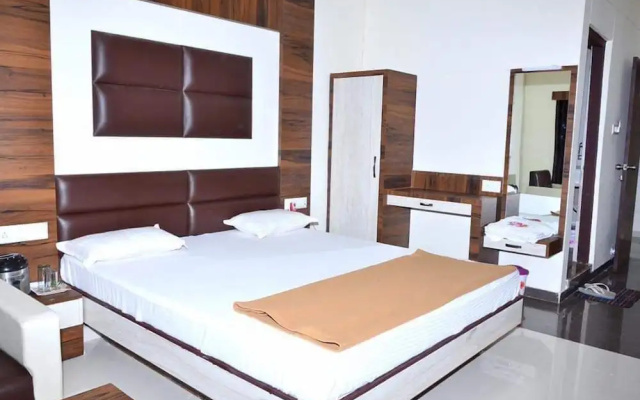 Hotel The New Holiday Inn