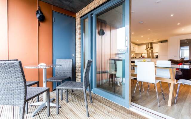Bright, Spacious 2BR Central Cambridge Flat for 4