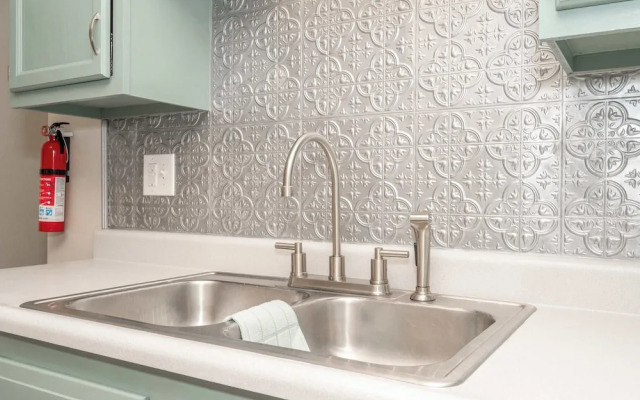 Arkstone Retreat 2 Chic 2 Bdr!