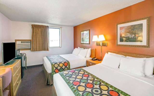 Super 8 West Aberdeen