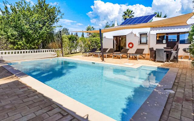 A delightful 3 bedroom Villa with private pool close to Carvoeiro