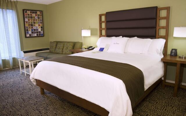 DoubleTree by Hilton Collinsville - St. Louis