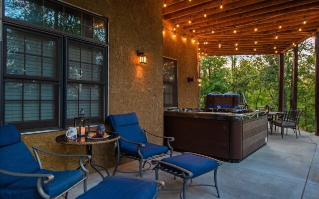Grand Mountain Getaway 8 Bedroom Home by Redawning
